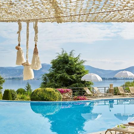 Limneon Resort & Spa Kasztoriá Kültér fotó The pool at the hotel